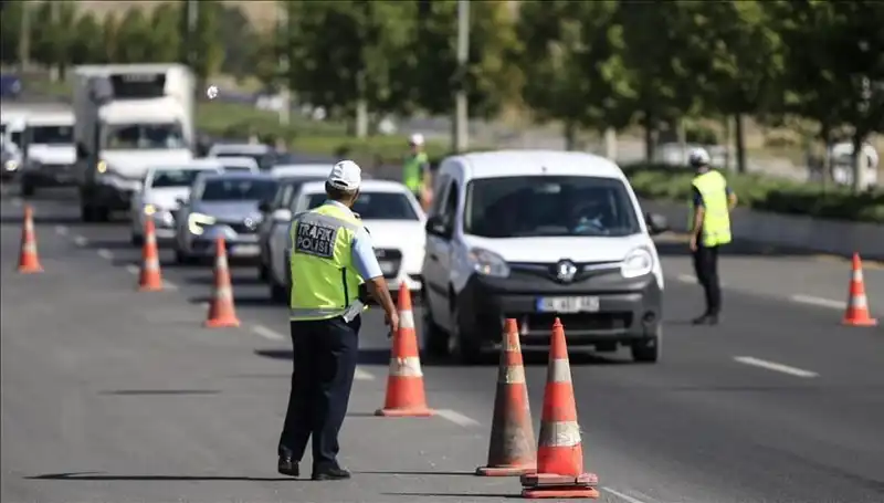 Tüneli Kapatan Konvoy: Trafik Kaosuna Neden Oldular