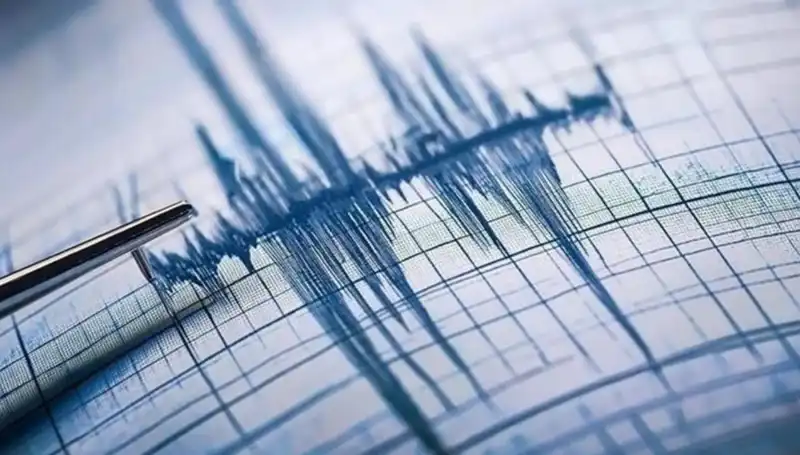 Antalya'da 3.9 Büyüklüğünde Deprem: Halkta Korku ve Endişe Yarattı