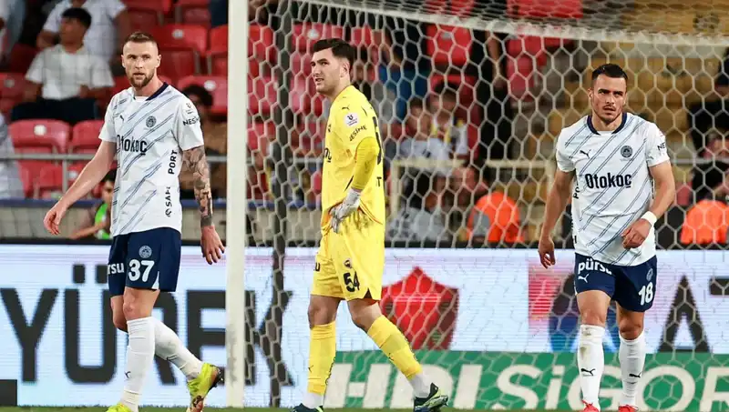 Fenerbahçe'nin Kötü Performansı: Taraftarlar Hayal Kırıklığına Uğradı