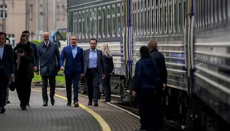 Dışişleri Bakanı Fidan Ukrayna'da Tarihi Temaslar Gerçekleştirdi