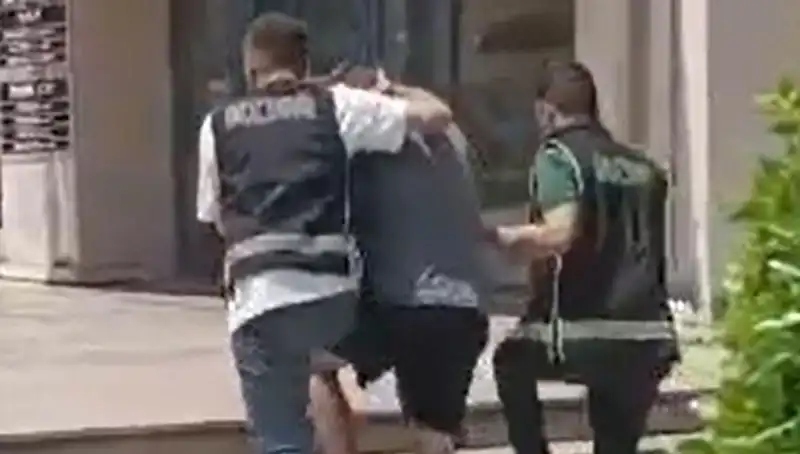 Sahte Dövizle Alışveriş Yapan Turistlerin Sınır Dışı Edilmesi: Olayın Detayları