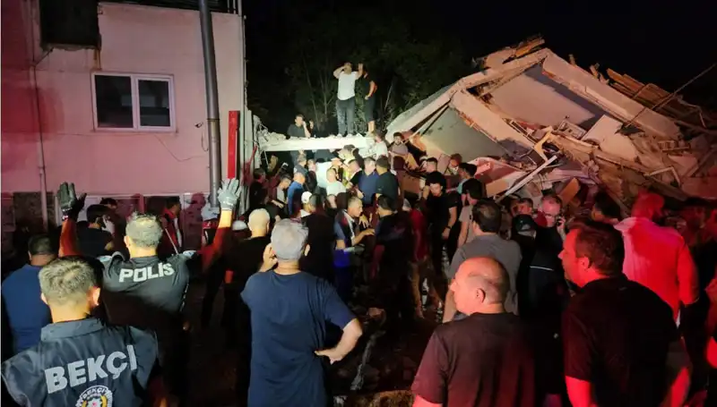 Balıkesir Sındırgı'da Şiddetli Deprem: Can Kayıpları ve Yaralılar