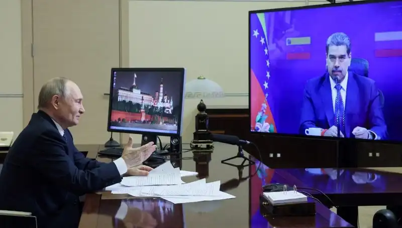 Rusya ve Venezuela: Putin, Maduro’yu 9 Mayıs’a Davet Etti