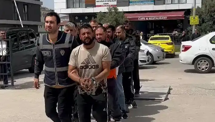 Edirne'de Eş Zamanlı Operasyon: Yedi Firari Suçlu Yakalandı!