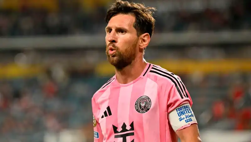 Messi'nin İnanılmaz Performansı: Son Dakika Şutu Direkten Döndü