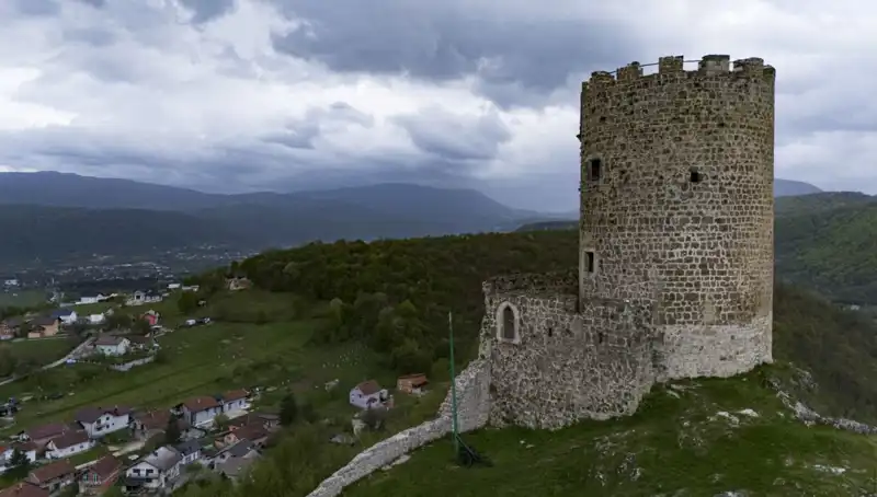Sokolac Kalesi: Bosna Hersek'in Tarihine Tanıklık Eden Zamana Dirençli Yapı
