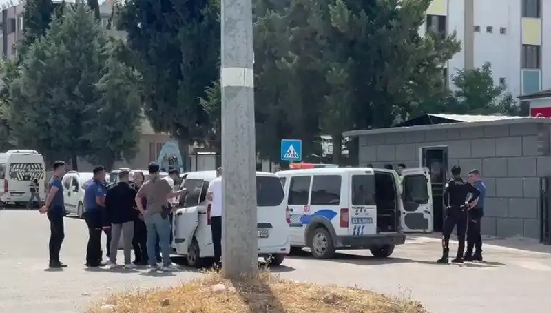 Adliye Önünde Rain Anlaşmazlık: İki Aile Arasında Çıkan Kavga 5 Yaralı ve 7 Gözaltı