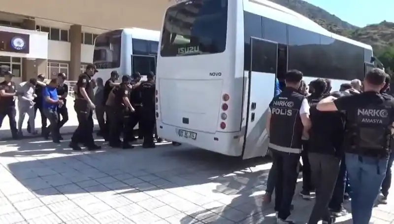 Amasya'da Büyük Uyuşturucu Operasyonu: 13 Kişi Tutuklandı!