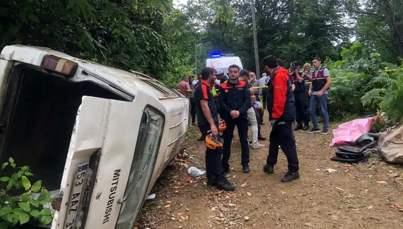 Rize'de Feci Minibüs Kazası: İki Kişi Hayatını Kaybetti, Üç Yaralı