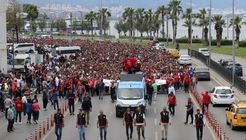 İzmir'de Grev Krizi: Dördüncü Günde Çalışanlar Direniş İçinde!