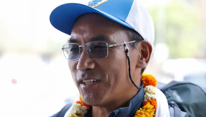 Everest Adam, Zirvede Rekorunu Kırarak Yeni Bir Tarih Yazdı!