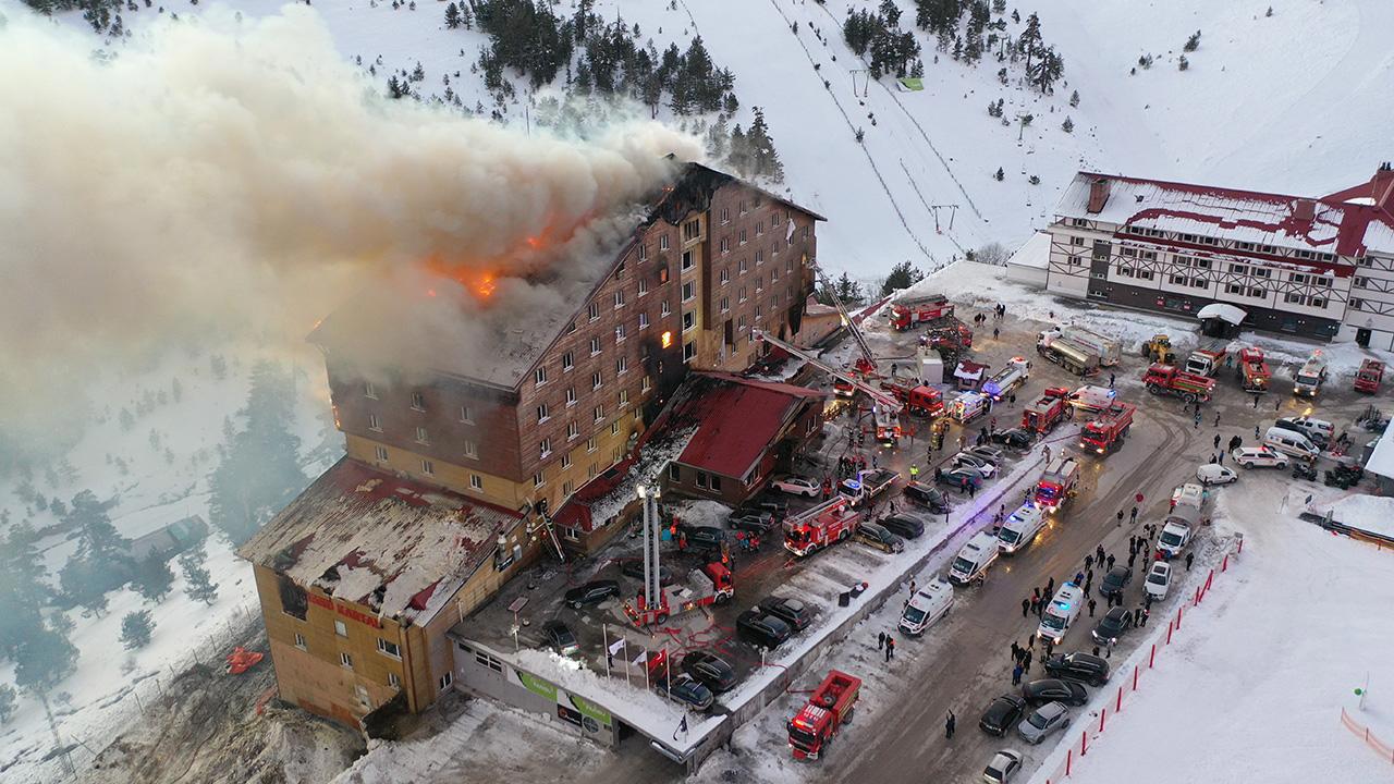 Otel Yangını Kartalkaya Kayak Merkezi'ni Hedef Aldı