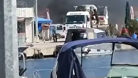 Tuzla'daki Balıkçı Barınağında Büyük Lastik Yangını: Zarar Ne Kadar?