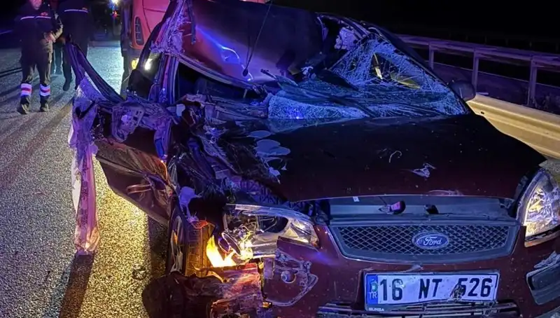 Afyonkarahisar'da Otomobil ve TIR Çarpıştı: 4 Kişi Yaralandı