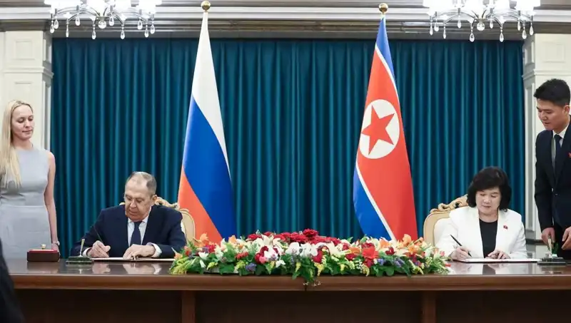 Rusya ve Kuzey Kore Arasında Tarihi Görüşme: Lavrov ve Mevkidaşı Neleri Tartıştı?