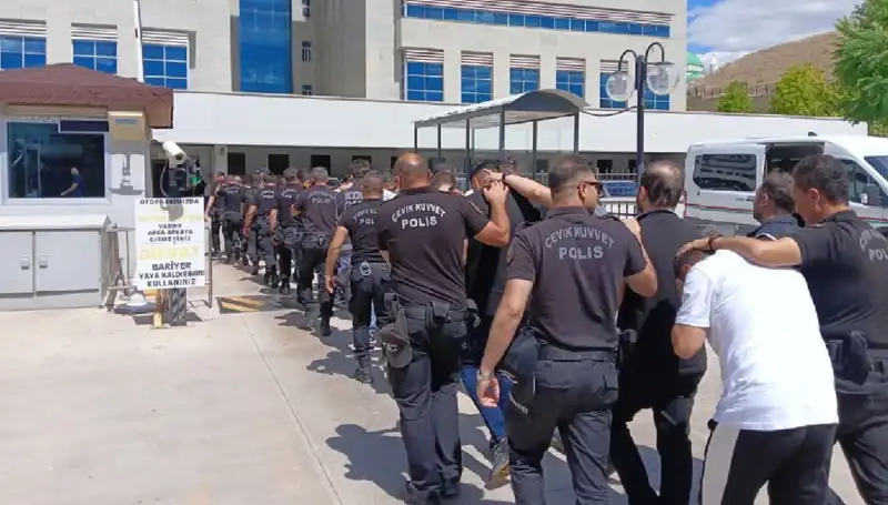 Ankara'da Tehdit Yoluyla Haraç Kesme Çetesi Çökertildi: Avukatlar da Ağına Düştü