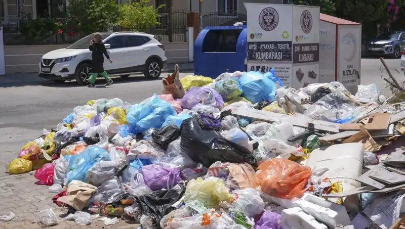 İzmir'de Çöp Yığınları Sorunu: Kentin Çehresi Değişiyor Mu?
