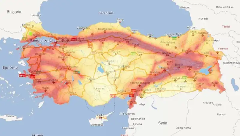 Türkiye'nin 45 İlinde Deprem Riski: Evleriniz Fay Hattı Üzerinde mi?