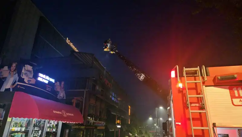 Beşiktaş'taki 3 Katlı Restoranda Korkutan Yangın: Tüm Detaylar