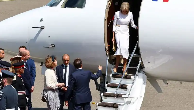 Macron Çifti Arasındaki Gerginlik: Eşi, Cumhurbaşkanına Duygusal Yanıt Vermedi