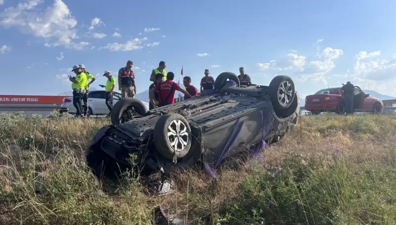 Nişan Töreninden Dönüşte Kaza: 1 Kişi Hayatını Kaybetti, 4 Yaralı