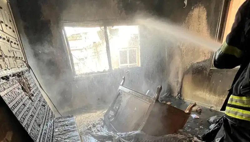 Mersin'deki Apartman Dairesinde Korkutan Yangın: Hızla Yayılıyor!
