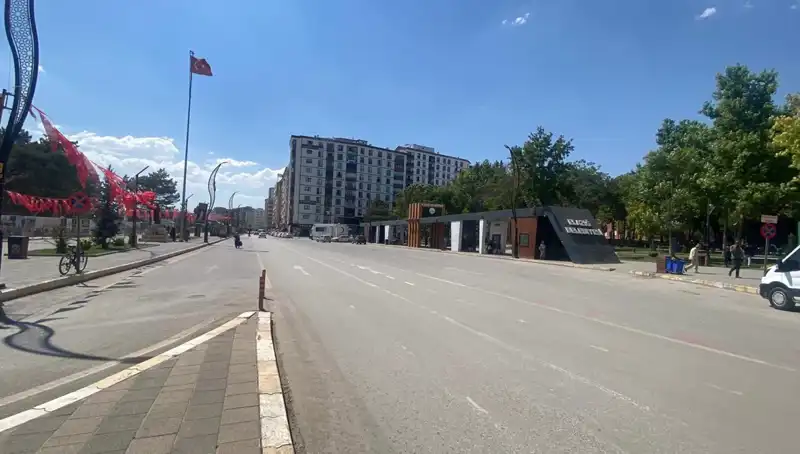Elazığ'da Sokaklar Boş, Şehir Huzur İçinde Kaldı