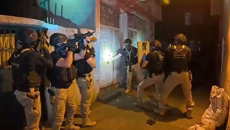 İstanbul'da DAEŞ'e Yönelik Düzenlenen Operasyonda 18 Kişi Gözaltına Alındı!