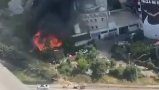 Kağıthane'de Yangın Panik Yaratırken, Dumanlar Gökyüzünü Kapladı