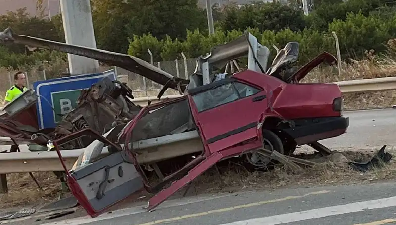 Hurdaya Dönen Araçtan Fırlayan Genç, Hayatını Kaybetti