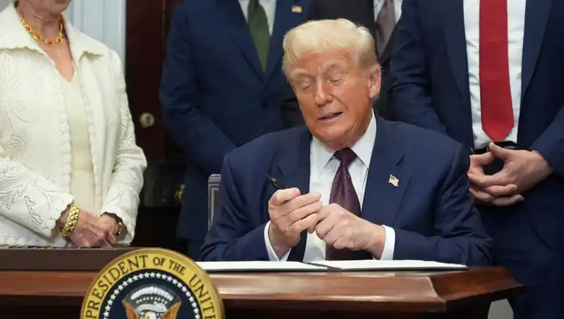 Trump, Beyaz Saray’ı Yenilemek İçin 200 Milyon Dolar Harcayacak!